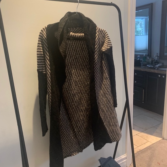 Black and white cardigan - Picture 3 of 3